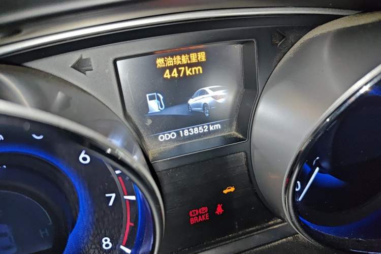 Used Hyundai Sonata 2014 2.0L Automatic Prestige Edition Odometer Close Up