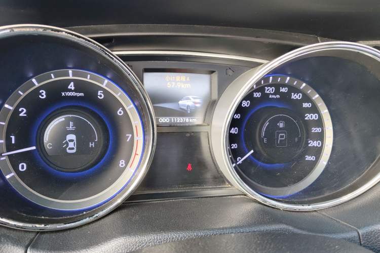 Used Hyundai Sonata 2014 2.4L Automatic Luxury Version China IV Standard Odometer Close Up