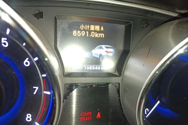 Used Hyundai Sonata 2014 2.0L Automatic Prestige Edition Odometer Close Up