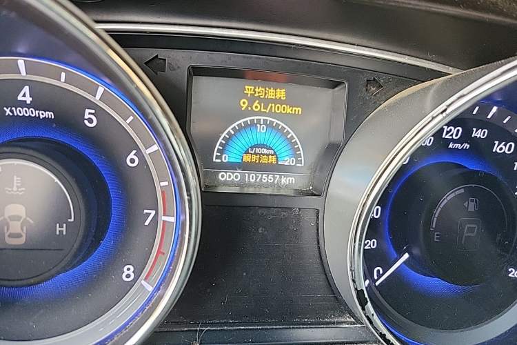 Used Hyundai Sonata 2014 2.0L Automatic Luxury Edition Odometer Close Up