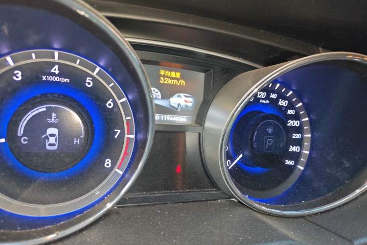 Used Hyundai Sonata 2014 2.4L Automatic Leading Edition China IV Standard Odometer Close Up