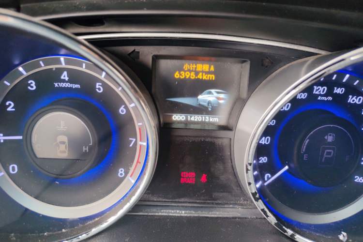 Used Hyundai Sonata 2014 2.0L Automatic Luxury Edition Odometer Close Up
