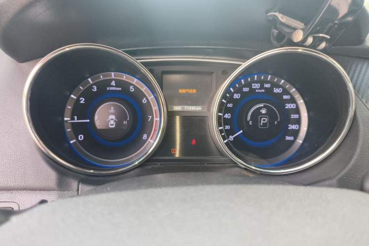 Used Hyundai Sonata 2014 2.4L Automatic Luxury Version China IV Standard Odometer Close Up