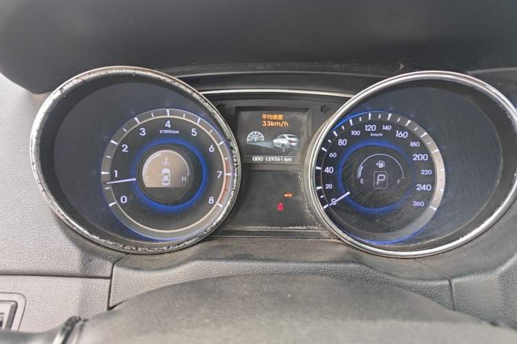 Used Hyundai Sonata 2014 2.0L Automatic Luxury Edition Odometer Close Up
