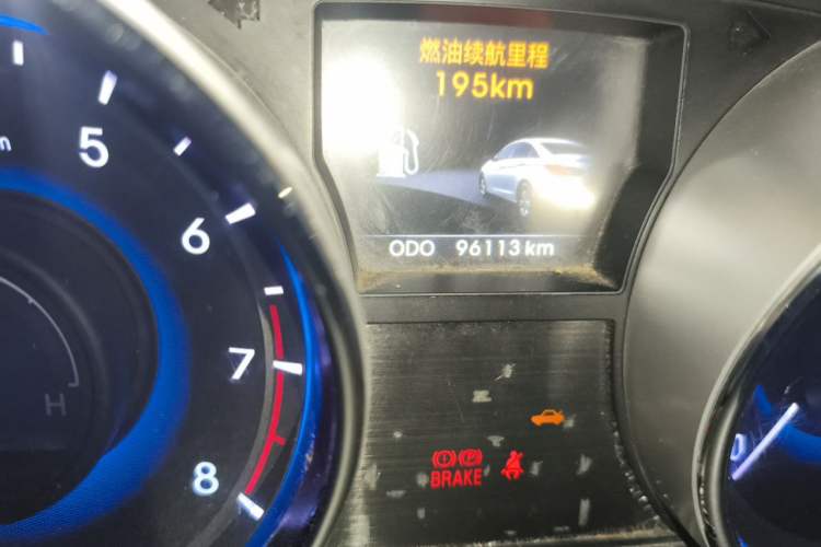 Used Hyundai Sonata 2014 2.0L Automatic Luxury Edition Odometer Close Up