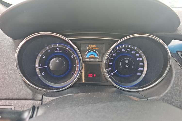 Used Hyundai Sonata 2014 2.4L Automatic Luxury Version China IV Standard Odometer Close Up