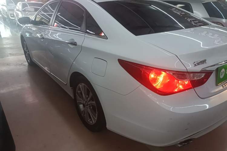 Used Hyundai Sonata 2014 2.0L Automatic Luxury Edition Rear Left 45 Deg
