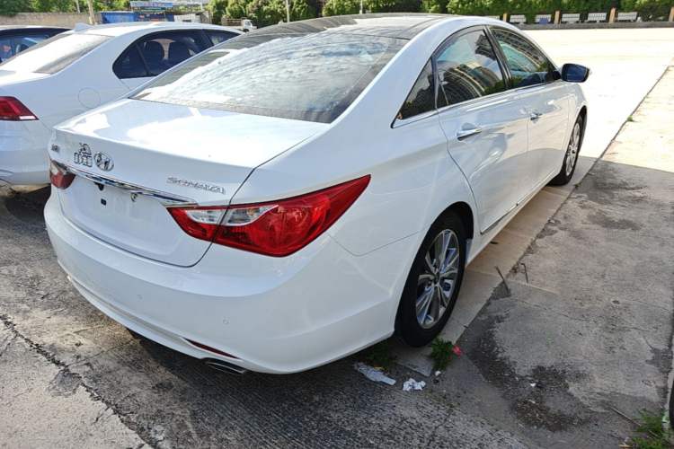 Used Hyundai Sonata 2014 2.0L Automatic Luxury Edition Rear Right 45 Deg