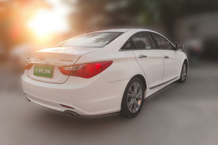 Used Hyundai Sonata 2014 2.0L Automatic Luxury Edition Rear Right 45 Deg