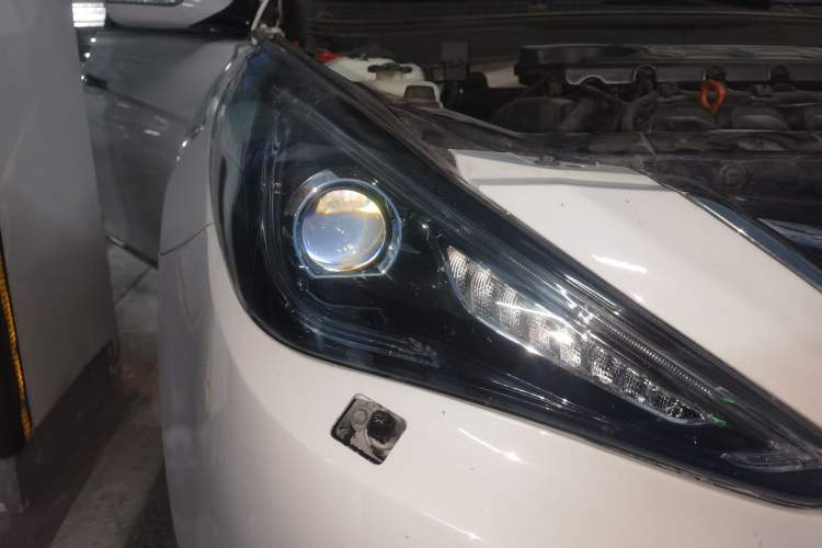 Used Hyundai Sonata 2014 2.4L Automatic Luxury Version China IV Standard Right Front Headlight