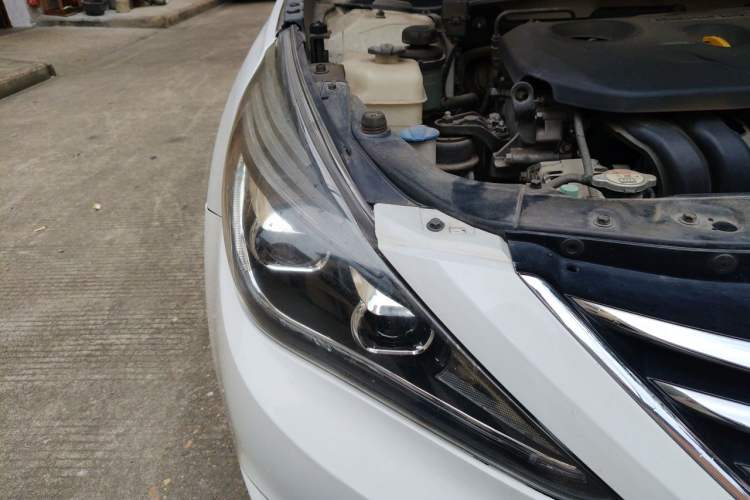 Used Hyundai Sonata 2014 2.0L Automatic Luxury Edition Right Front Headlight
