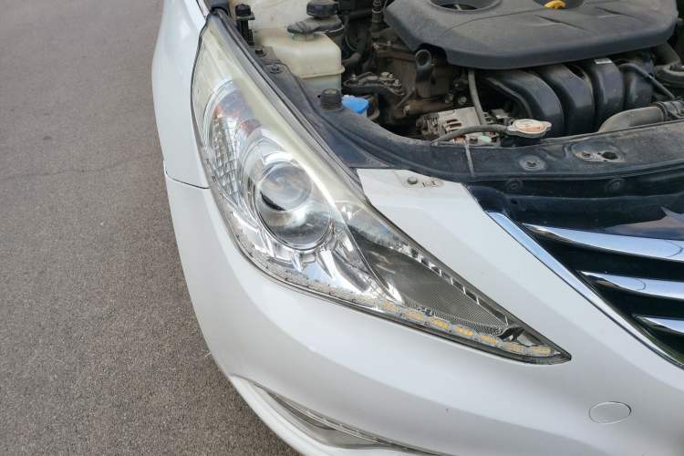 Used Hyundai Sonata 2014 2.0L Automatic Luxury Edition Right Front Headlight