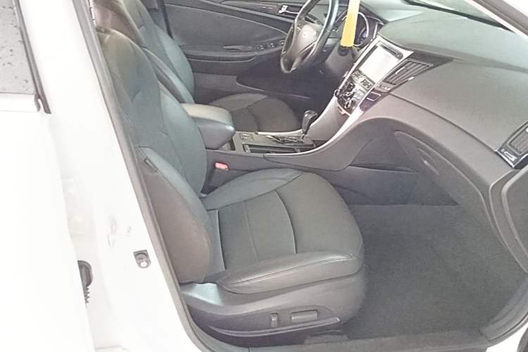 Used Hyundai Sonata 2014 2.0L Automatic Luxury Edition Right Front Seat
