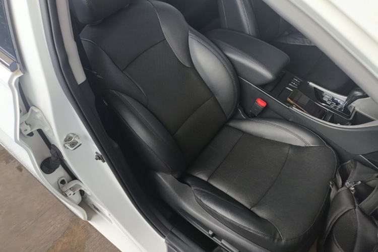 Used Hyundai Sonata 2014 2.0L Automatic Luxury Edition Right Front Seat