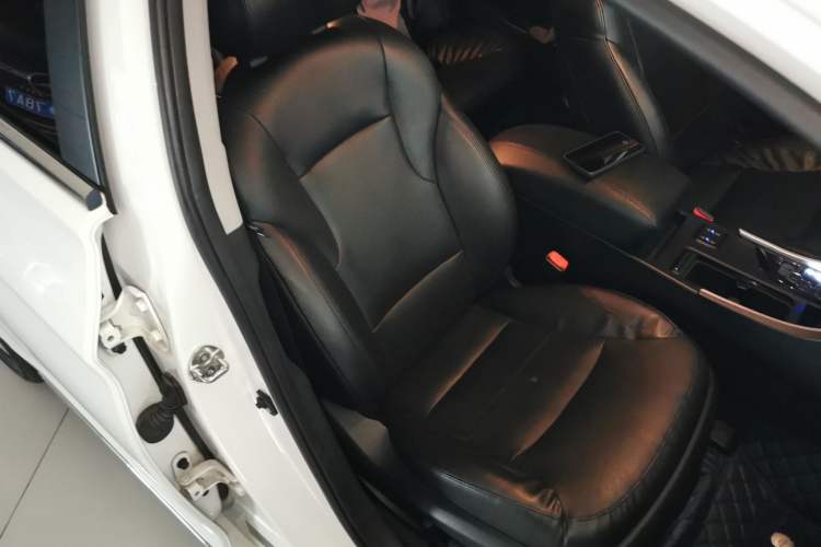 Used Hyundai Sonata 2014 2.0L Automatic Luxury Edition Right Front Seat