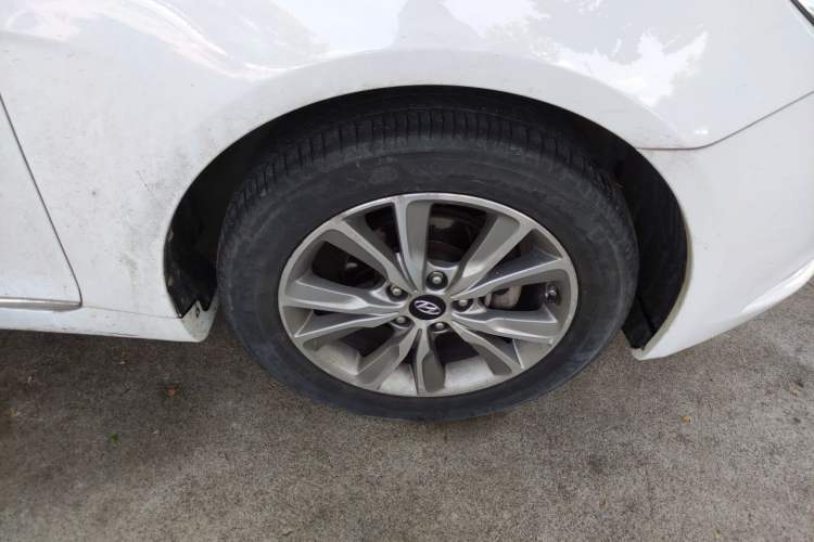 Used Hyundai Sonata 2014 2.0L Automatic Luxury Edition Right Front Wheel Hub