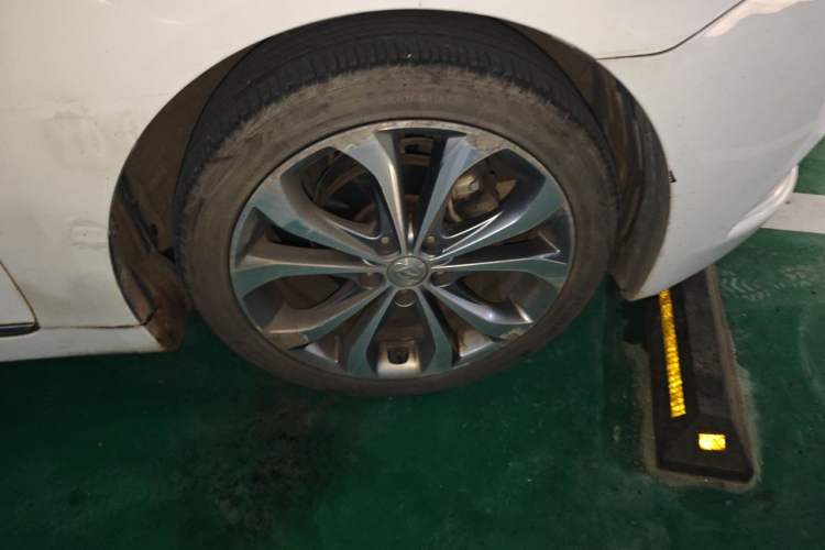 Used Hyundai Sonata 2014 2.4L Automatic Luxury Version China IV Standard Right Front Wheel Hub
