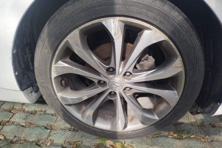 Used Hyundai Sonata 2014 2.4L Automatic Luxury Version China IV Standard Right Front Wheel Hub
