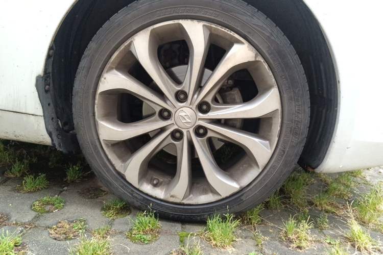 Used Hyundai Sonata 2014 2.4L Automatic Luxury Version China IV Standard Right Front Wheel Hub