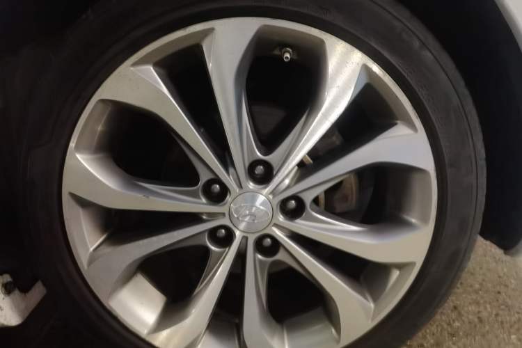 Used Hyundai Sonata 2014 2.4L Automatic Luxury Version China IV Standard Right Front Wheel Hub