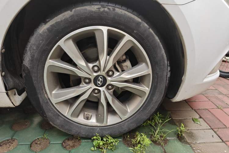Used Hyundai Sonata 2014 2.4L Automatic Leading Edition China IV Standard Right Front Wheel Hub
