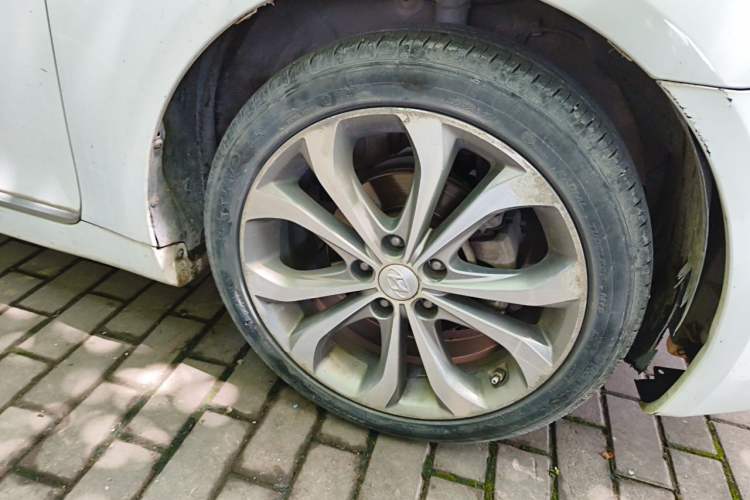 Used Hyundai Sonata 2014 2.4L Automatic Luxury Version China IV Standard Right Front Wheel Hub