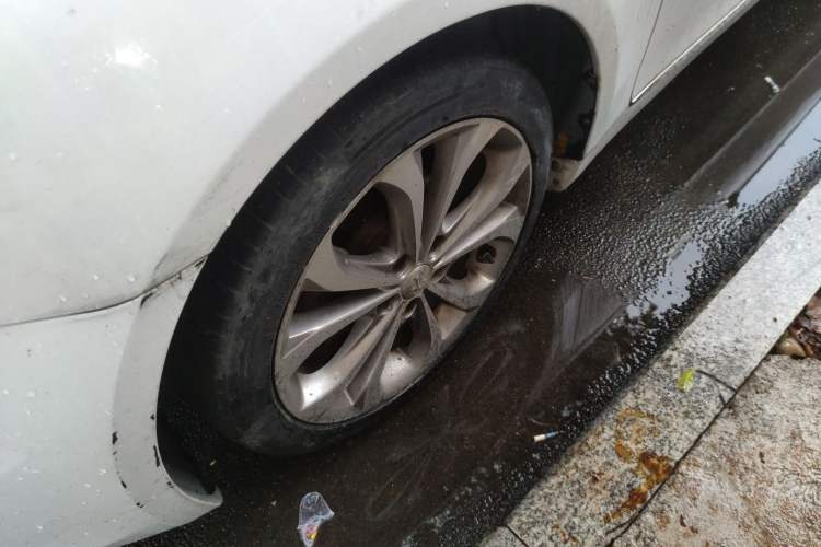 Used Hyundai Sonata 2014 2.4L Automatic Luxury Version China IV Standard Right Front Wheel Hub