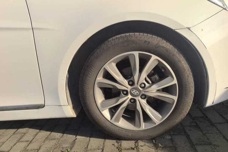 Used Hyundai Sonata 2014 2.0L Automatic Luxury Edition Right Front Wheel Hub