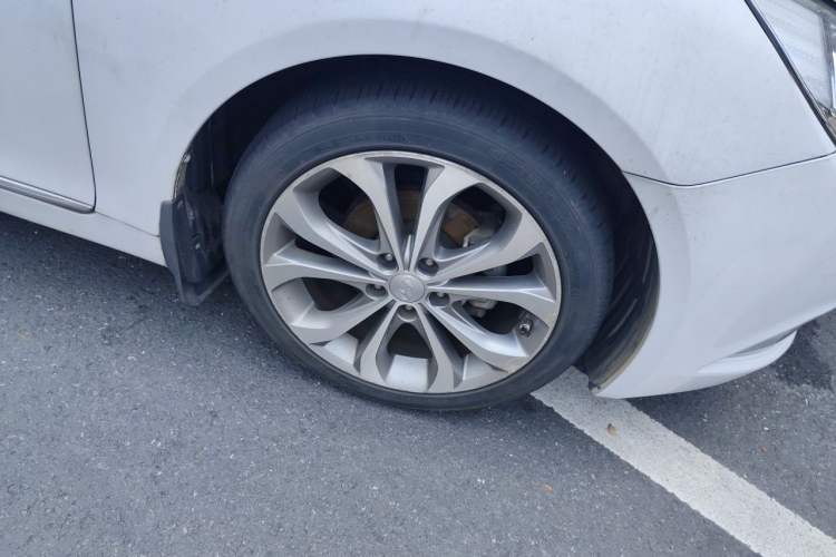 Used Hyundai Sonata 2014 2.4L Automatic Luxury Version China IV Standard Right Front Wheel Hub