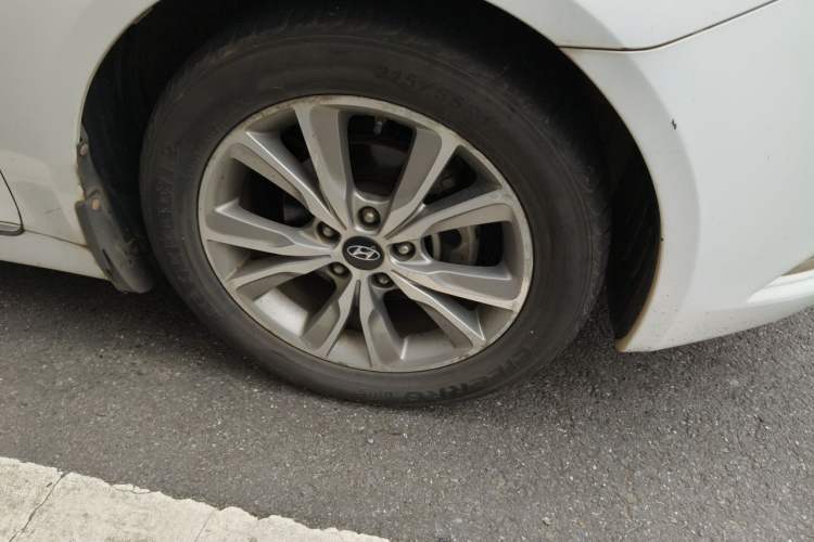 Used Hyundai Sonata 2014 2.0L Automatic Luxury Edition Right Front Wheel Hub