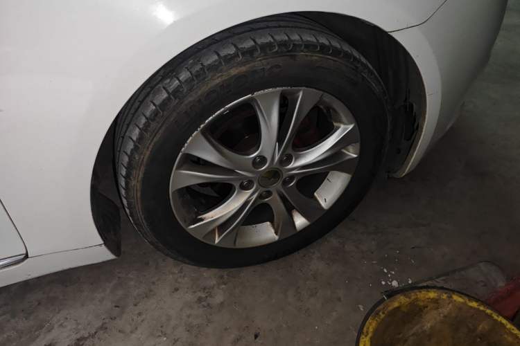 Used Hyundai Sonata 2014 2.0L Automatic Luxury Edition Right Front Wheel Hub