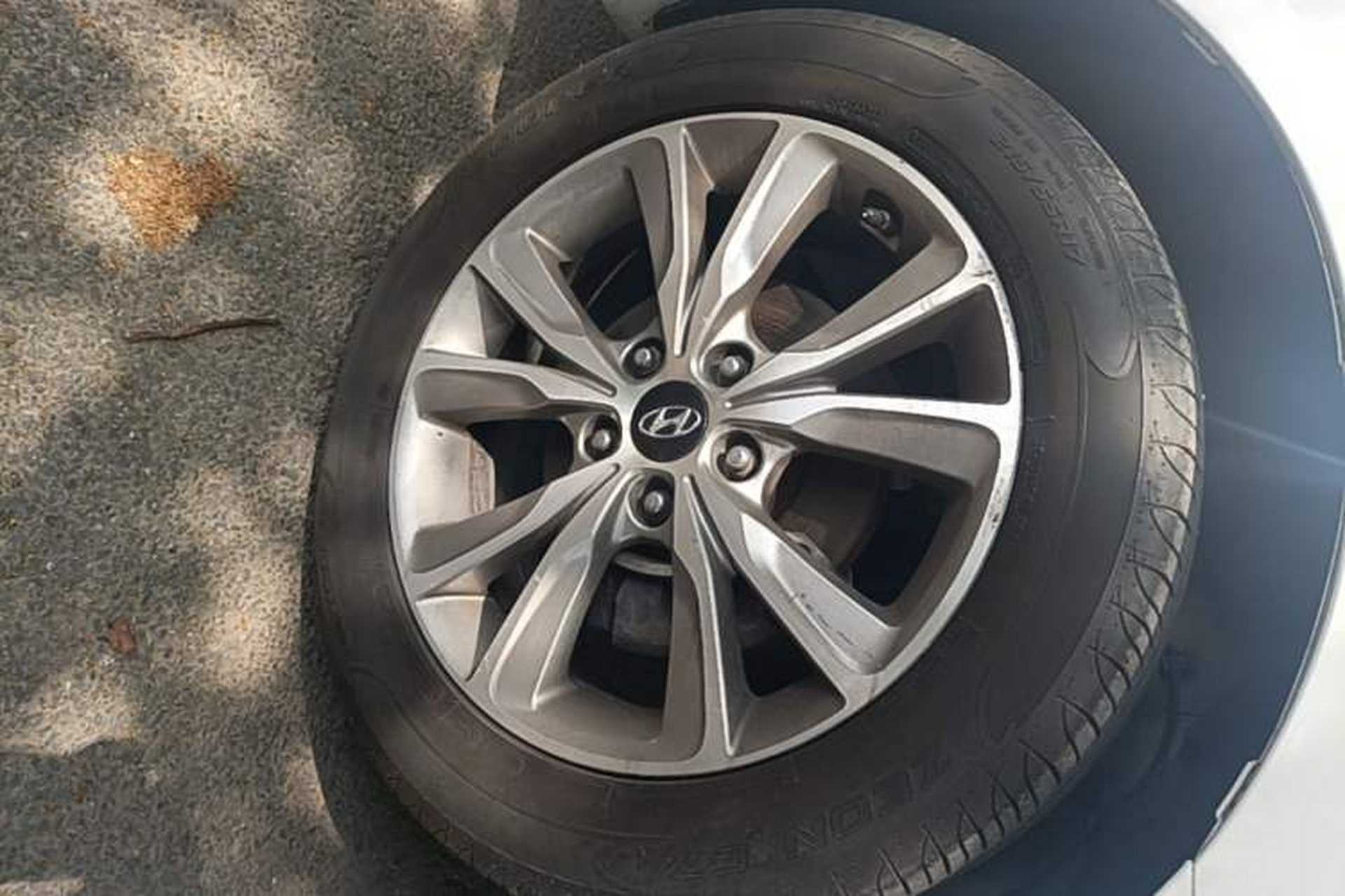 Used Hyundai Sonata 2014 2.0L Automatic Luxury Edition Right Front Wheel Hub