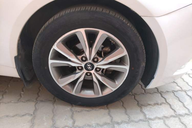 Used Hyundai Sonata 2014 2.4L Automatic Leading Edition China IV Standard Right Front Wheel Hub