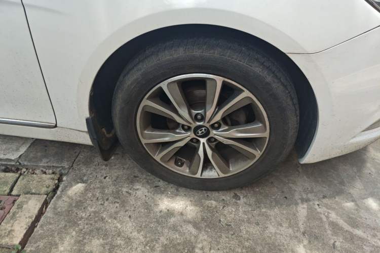 Used Hyundai Sonata 2014 2.0L Automatic Luxury Edition Right Front Wheel Hub