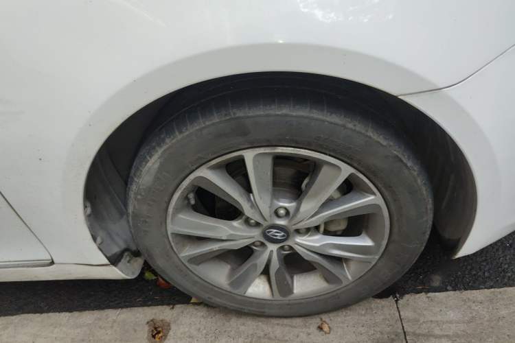 Used Hyundai Sonata 2014 2.4L Automatic Leading Edition China IV Standard Right Front Wheel Hub