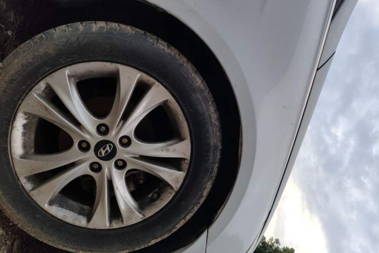 Used Hyundai Sonata 2014 2.0L Automatic Luxury Edition Right Front Wheel Hub