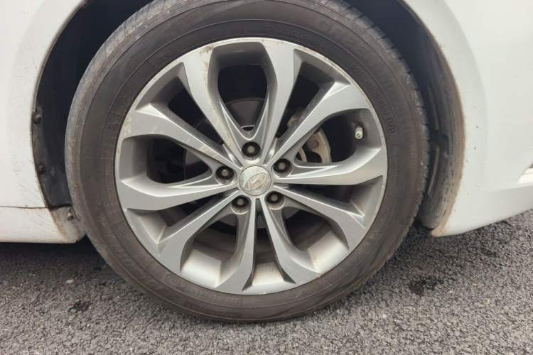 Used Hyundai Sonata 2014 2.4L Automatic Luxury Version China IV Standard Right Front Wheel Hub