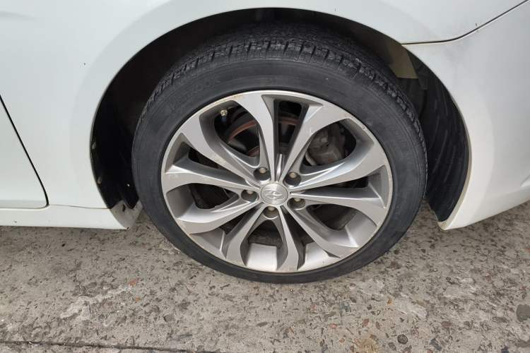 Used Hyundai Sonata 2014 2.4L Automatic Luxury Version China IV Standard Right Front Wheel Hub