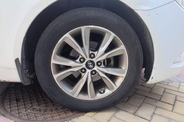 Used Hyundai Sonata 2014 2.4L Automatic Leading Edition China IV Standard Right Front Wheel Hub