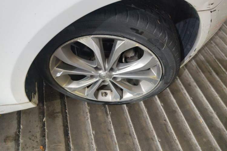 Used Hyundai Sonata 2014 2.4L Automatic Luxury Version China IV Standard Right Front Wheel Hub