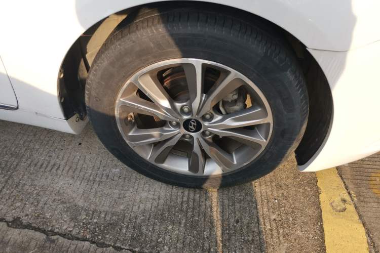 Used Hyundai Sonata 2014 2.4L Automatic Leading Edition China IV Standard Right Front Wheel Hub