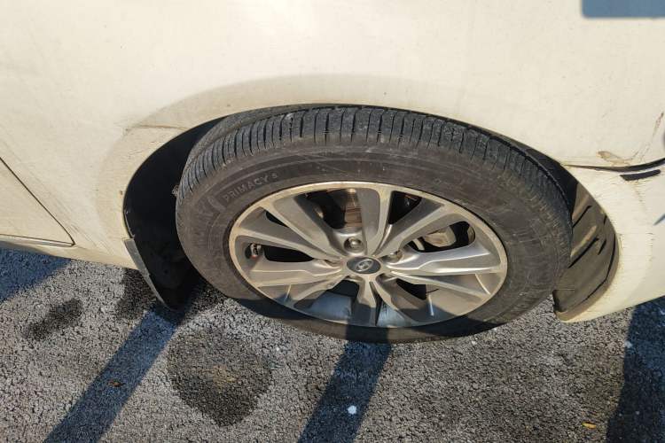 Used Hyundai Sonata 2014 2.0L Automatic Luxury Edition Right Front Wheel Hub