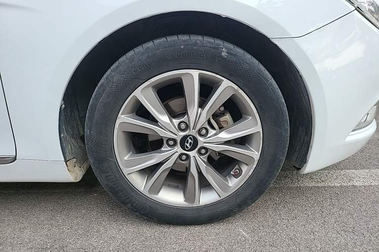 Used Hyundai Sonata 2014 2.0L Automatic Luxury Edition Right Front Wheel Hub