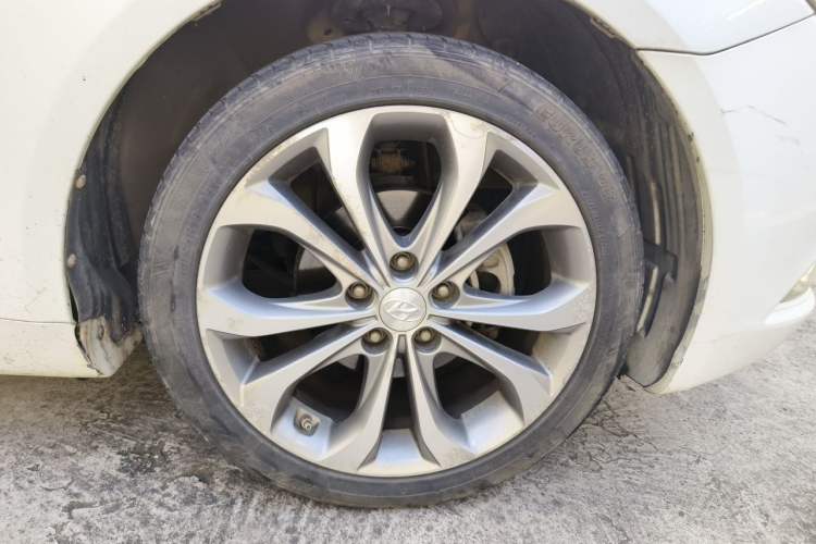 Used Hyundai Sonata 2014 2.0L Automatic Prestige Edition Right Front Wheel Hub