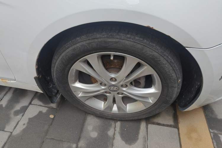 Used Hyundai Sonata 2014 2.0L Automatic Luxury Edition Right Front Wheel Hub