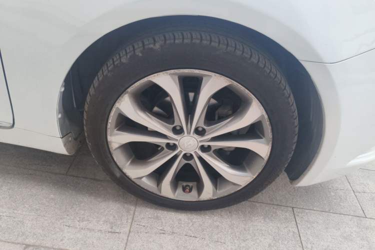 Used Hyundai Sonata 2014 2.4L Automatic Luxury Version China IV Standard Right Front Wheel Hub