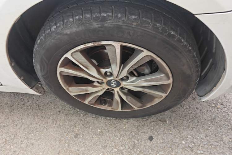 Used Hyundai Sonata 2014 2.0L Automatic Luxury Edition Right Front Wheel Hub