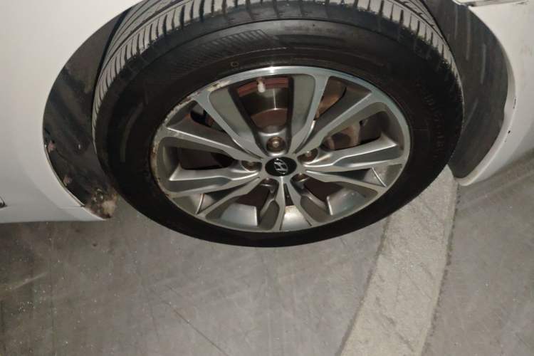 Used Hyundai Sonata 2014 2.4L Automatic Leading Edition China IV Standard Right Front Wheel Hub
