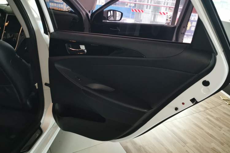 Used Hyundai Sonata 2014 2.0L Automatic Luxury Edition Right Rear Door Interior