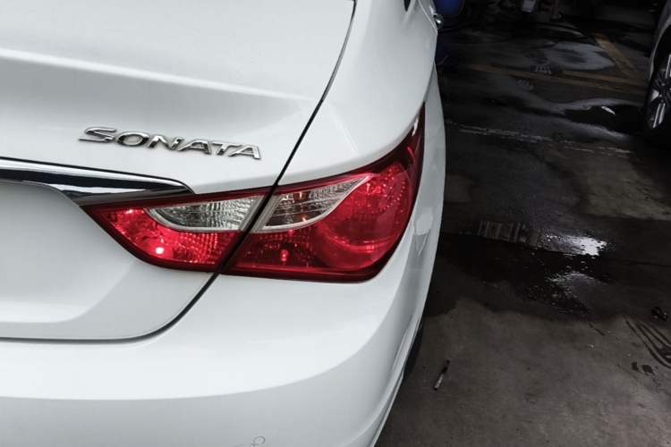 Used Hyundai Sonata 2014 2.0L Automatic Luxury Edition Right Rear Taillight